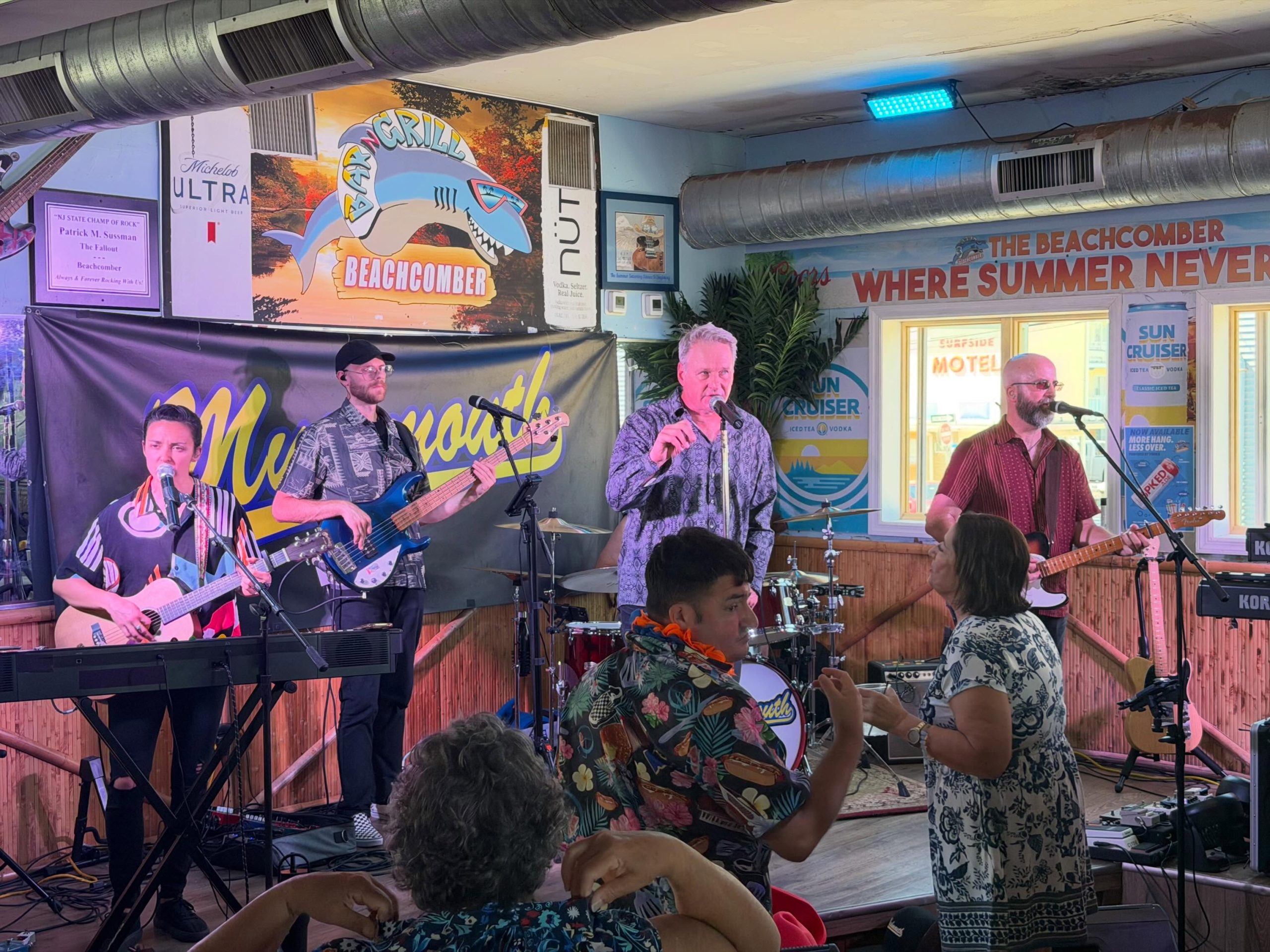 LIVE BAND: MUSHMOUTH