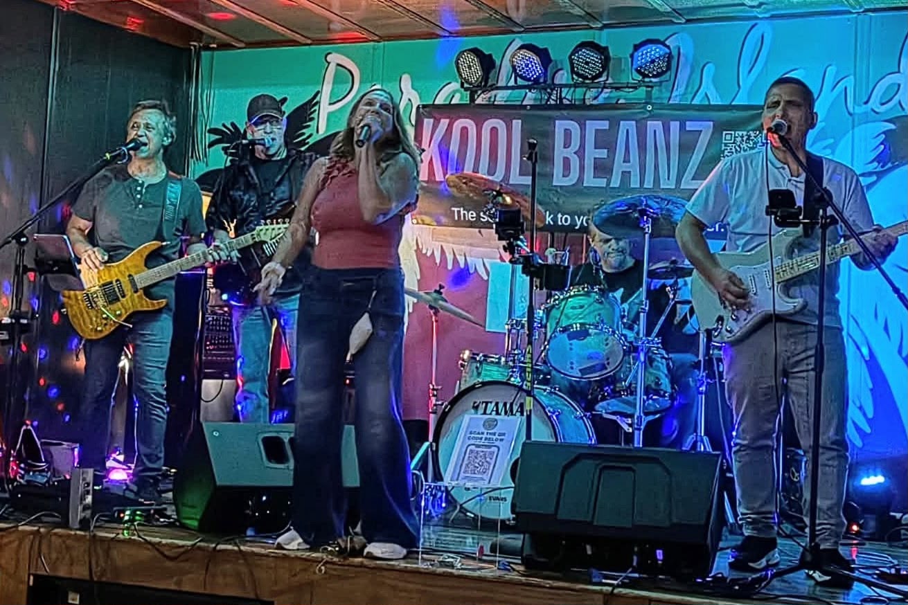 KOOL BEANZ LIVE AT BIG SHOTS